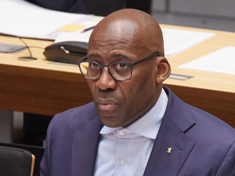 Kultursenator Joe Chialo will mit einem Beratungsangebot dazu beitragen, Antisemitismus in der Kulturszene einzudämmen. (Archivbild)  - Foto: Joerg Carstensen/dpa