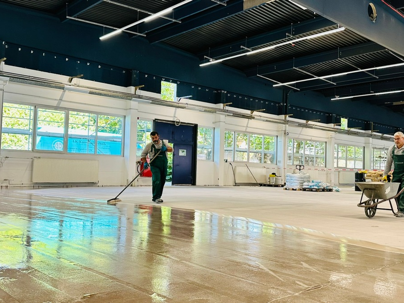 Patricia Locher-Scheuenpflug: Warum die Epoxidharz-Boden-Systeme von LIQUID INDUSTRY FLOORS GERMANY bei der Industrie gefragt sind - Foto: presseportal.de