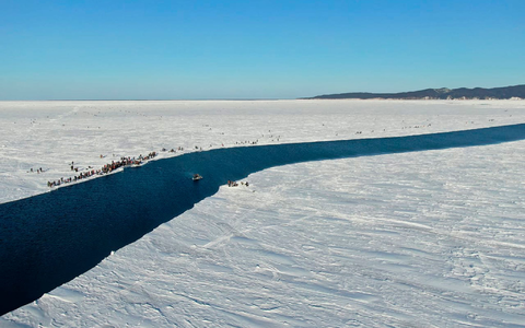 Immer wieder kommt es in Russland zu ZwischenfÀllen beim beliebten Eisfischen. (Illustration) - Foto: Russia Emergency Situations Ministry Press Service/AP/dpa Immer wieder kommt es in Russland zu ZwischenfÀllen beim beliebten Eisfischen. (Illustration) - Foto: Russia Emergency Situations Ministry Press Service/AP/dpa