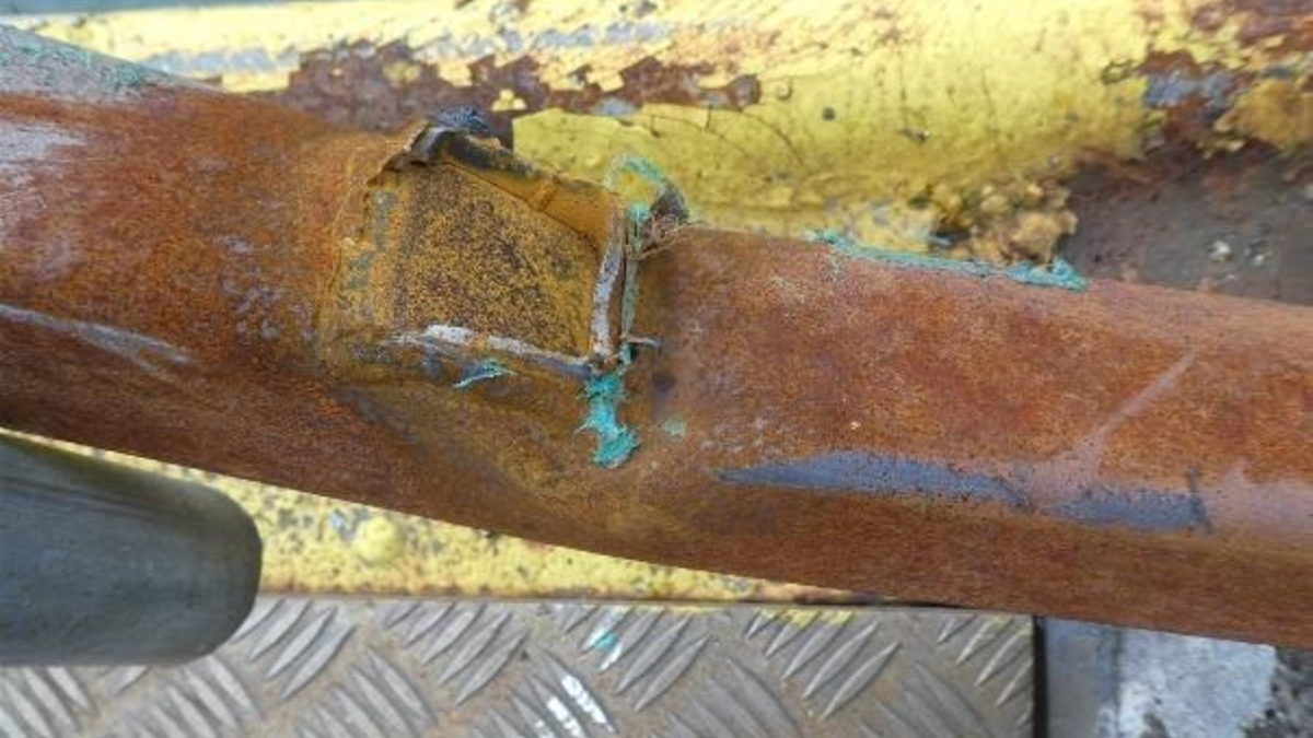 POL-DU: Oberhausen/Essen: Unbekannter Schiffsführer beschädigt Geländer einer Schleuse - Foto: presseportal.de