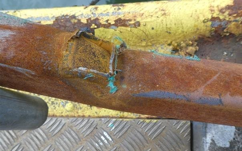 POL-DU: Oberhausen/Essen: Unbekannter Schiffsführer beschädigt Geländer einer Schleuse - Foto: presseportal.de