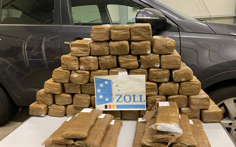 HZA-KI: Zoll stellt Haschisch im Wert von mehr als 800.000 Euro sicher - Aufwändiges Schmuggelfahrzeug sichergestellt - Foto: presseportal.de