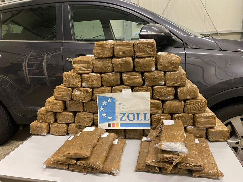 HZA-KI: Zoll stellt Haschisch im Wert von mehr als 800.000 Euro sicher - Aufwändiges Schmuggelfahrzeug sichergestellt - Foto: presseportal.de