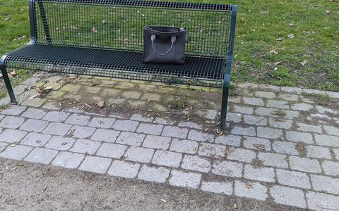 POL-K: 250228-7-K Seniorin im Hausflur überfallen - Kripo sucht mutmaßlichen Finder der Beute - Foto: presseportal.de