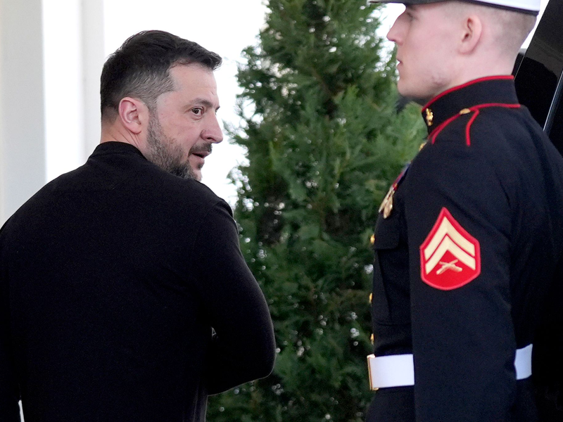 Rausgeworfen oder gegangen? Selenskyj verlässt das Weiße Haus. - Foto: Evan Vucci/AP/dpa