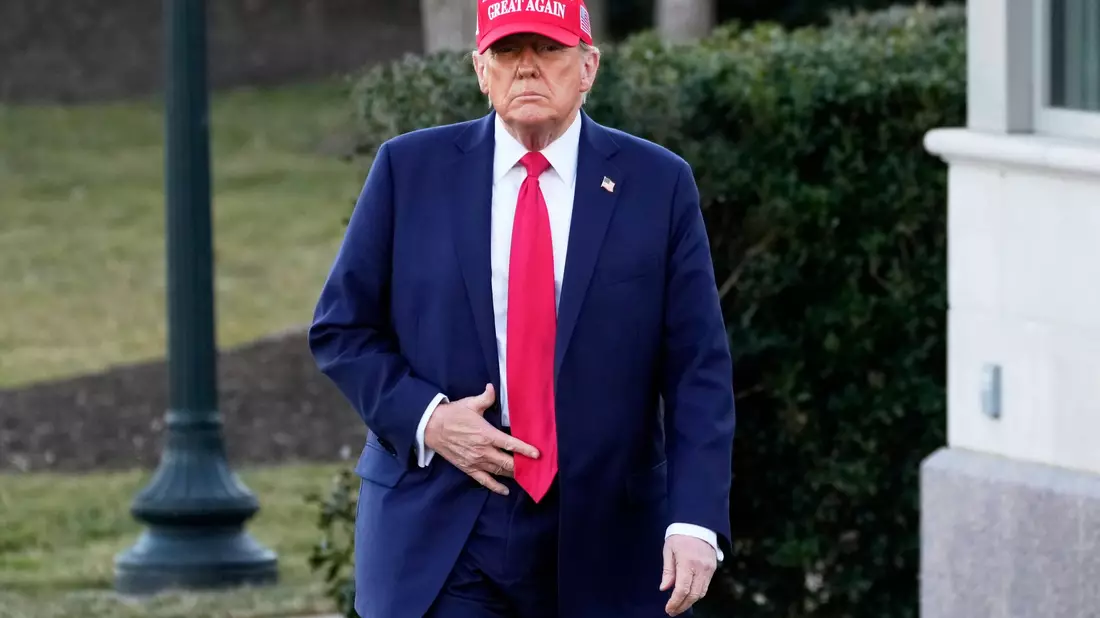 US-Präsident Trump war am Samstag in seinem Anwesen Mar-a-Lago in Florida. - Bild: Ben Curtis/AP/dpa