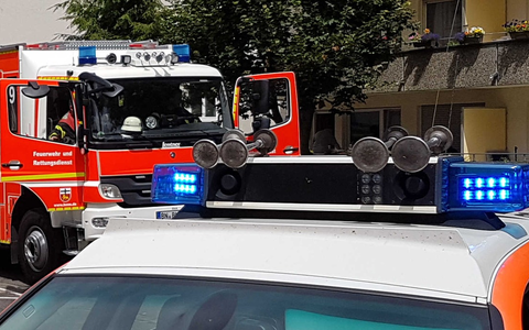 FW-BN: Gemeldete Rauchentwicklung in einem Mehrfamilienhaus mit eingeschlossenen Personen im Obergeschoss und Gewässerverunreinigung stellen sich glücklicherweise als Fehlalarm heraus. - Foto: presseportal.de FW-BN: Gemeldete Rauchentwicklung in einem Mehrfamilienhaus mit eingeschlossenen Personen im Obergeschoss und Gewässerverunreinigung stellen sich glücklicherweise als Fehlalarm heraus. - Foto: presseportal.de