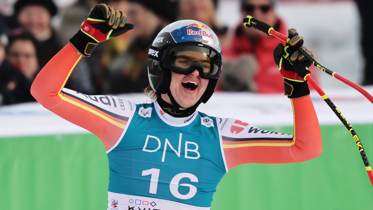 Emma Aicher strahlte nach ihrer Zieleinfahrt im norwegischen Kvitfjell. - Foto: Marco Trovati/AP/dpa
