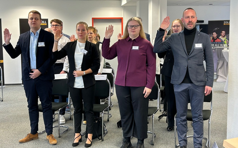 HZA-KA: Start ins Berufsleben beim Zoll/ Über 1.700 Nachwuchskräfte beginnen Ausbildung und Studium beim Zoll - Foto: presseportal.de