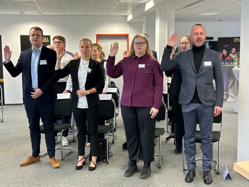 HZA-KA: Start ins Berufsleben beim Zoll/ Über 1.700 Nachwuchskräfte beginnen Ausbildung und Studium beim Zoll - Foto: presseportal.de