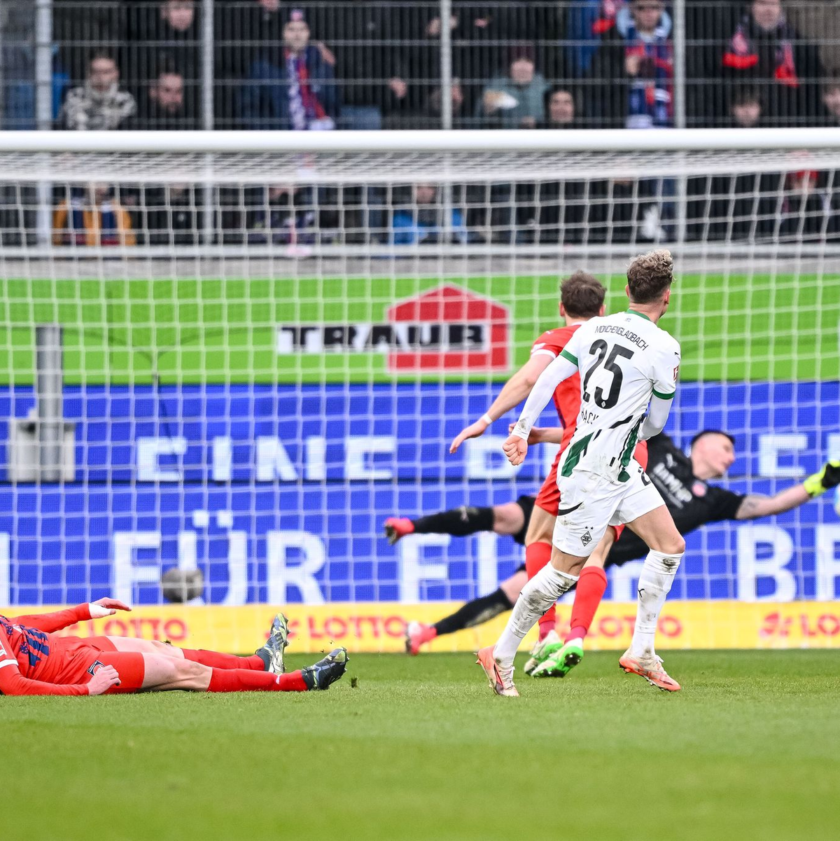  Mönchengladbach ging schnell in Führung. - Foto: Harry Langer/dpa