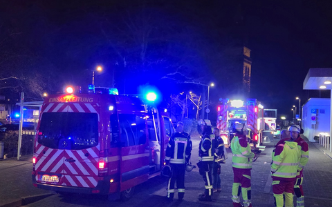 FW Datteln: Brennende Zigaretten und Papier lösen Großalarm am St. Vincenz Krankenhaus in Datteln aus - Foto: presseportal.de