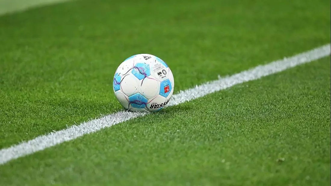 Fußball auf Rasen (Archiv) - Bild: über dts Nachrichtenagentur