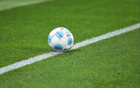 Fußball auf Rasen (Archiv) - Foto: über dts Nachrichtenagentur