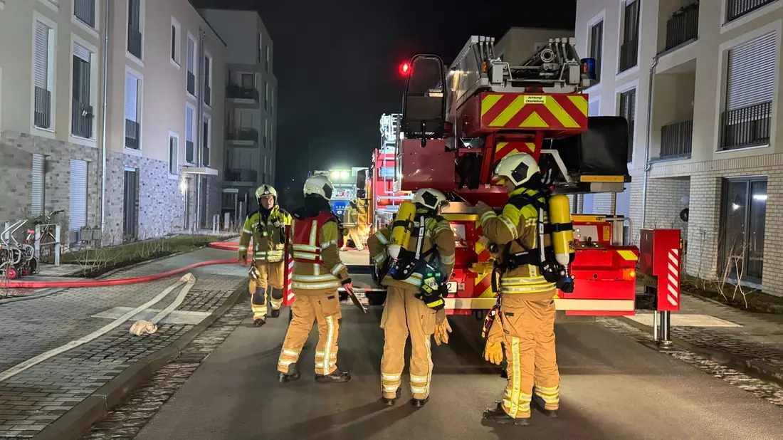 FW Dresden: Feuerwehreinsatz nach ausgelöstem Rauchmelder - Brand in Mehrfamilienhaus schnell gelöscht - Bild: presseportal.de
