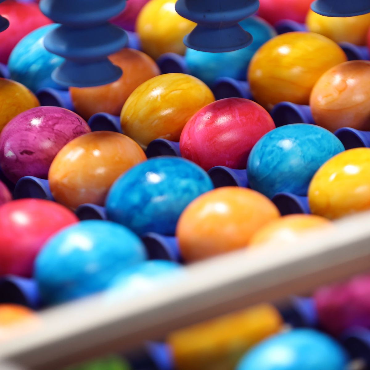 Vogelgrippe und hohe Nachfrage - werden bunte Eier in diesem Jahr teurer? (Symbolfoto) - Foto: Karl-Josef Hildenbrand/dpa