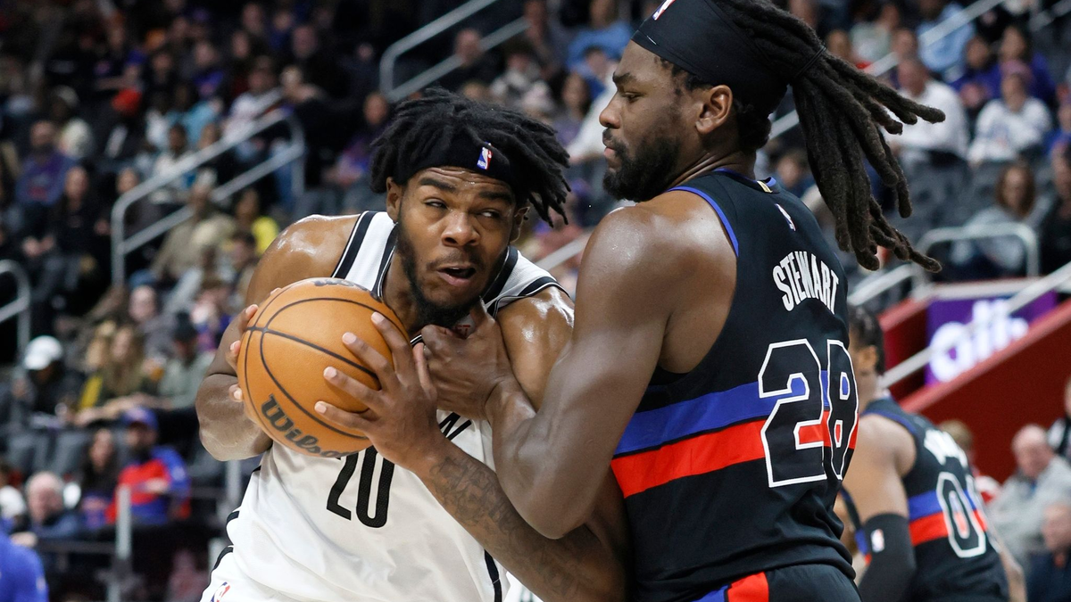 Isaiah Stewart (r) und Detroit Pistons besiegten die Brooklyn Nets. - Foto: Duane Burleson/AP/dpa