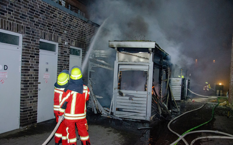 FW-RD: Nächtlicher Großeinsatz in Nortorf - Feuer in einem Wohn- und Geschäftshaus - Foto: presseportal.de