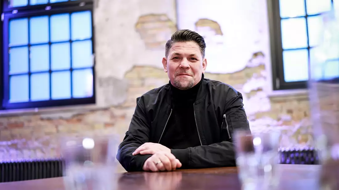 Tim Mälzer: Altwerden ist nichts für Feiglinge / Der Fernsehkoch im Interview mit der Apotheken Umschau - Bild: presseportal.de