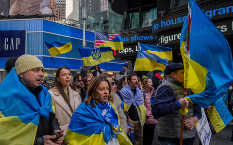 In den USA gibt es auch Warnungen vor einer Einstellung der Militärhilfe für die Ukraine. - Foto: Adam Gray/FR172090 AP/AP/dpa