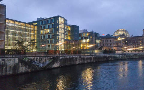 Jakob-Kaiser-Haus und Reichstagsgebäude am 28.02.2025 - Foto: über dts Nachrichtenagentur