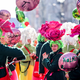  Einen Tag vor Rosenmontag ziehen traditionell die «Schull- und Veedelszöch» durch Köln. - Foto: Oliver Berg/dpa