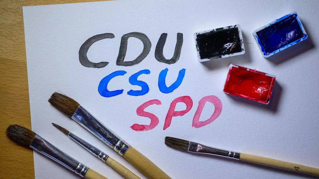 CDU, CSU und SPD wollen am Montag wieder zusammenkommen. (Symbolbild) - Bild: Hendrik Schmidt/dpa