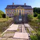 Das kulturgeschichtlich bedeutende Schloss Johannstorf im nordwestmecklenburgischen Dassow ist abgebrannt. (Archivbild) - Bild: Jens Büttner/dpa-Zentralbild/dpa