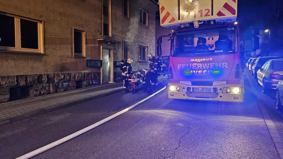 FW-AR: Zwei Brandeinsätze in Arnsberg am frühen Sonntagmorgen - Bild: presseportal.de