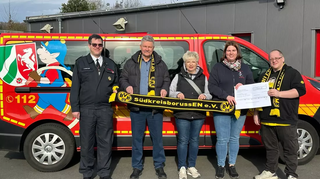 FW-EN: BVB-Fanclub SüdkreisborussEN e.V. spendet an die Wetteraner Löschwichtel - Bild: presseportal.de
