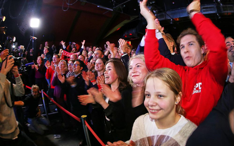 SPD-Anhänger reagieren auf die 18-Uhr-Prognose zur Hamburger Wahl am 02.03.2025 - Foto: über dts Nachrichtenagentur