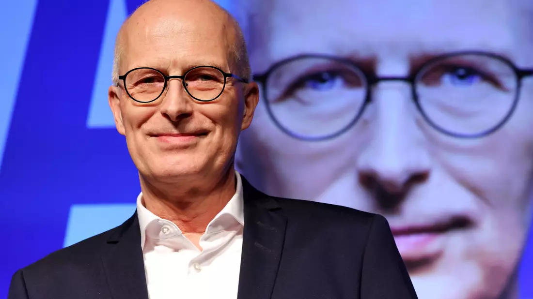 Peter Tschentscher kann nach dem Sieg seiner SPD bei der Bürgerschaftswahl auch die nächsten fünf Jahre Hamburgs Erster Bürgermeister bleiben. - Bild: Christian Charisius/dpa