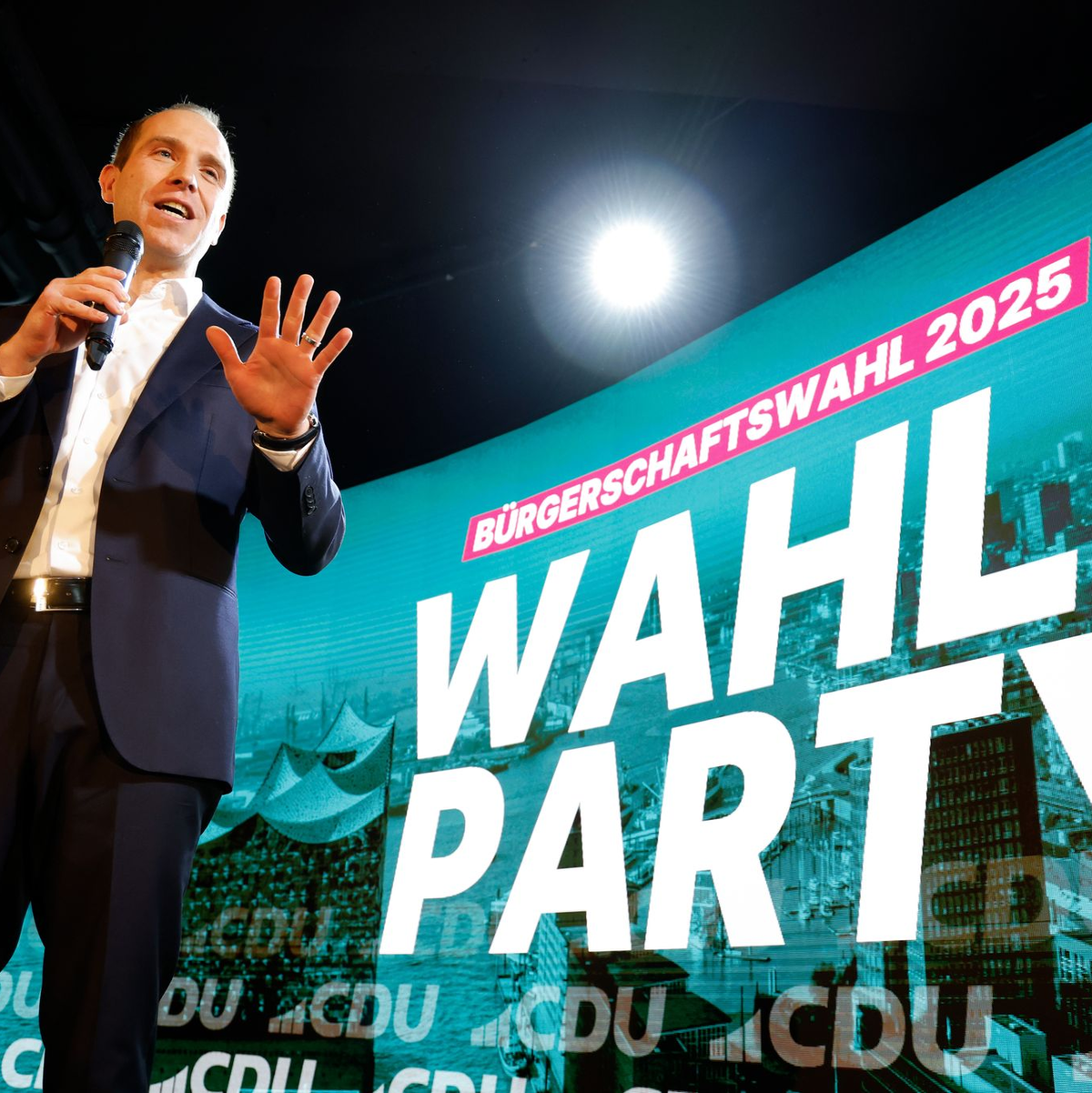 Dennis Thering holt die CDU auf dem Tief.  - Foto: Georg Wendt/dpa