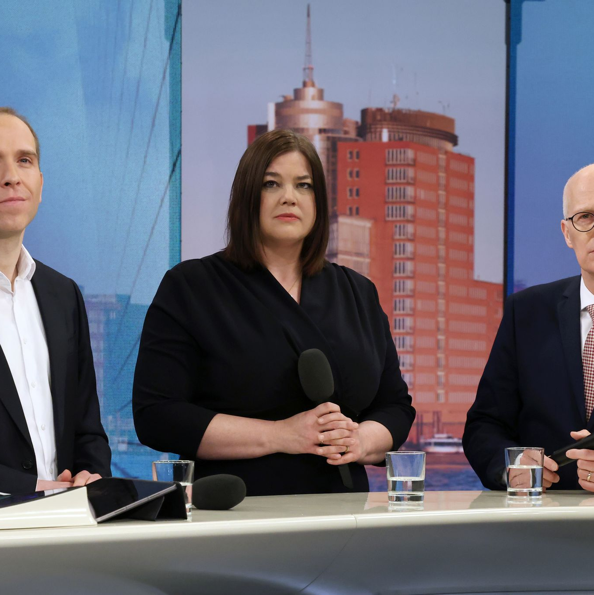 Tschentscher will mit beiden reden.  - Foto: Christian Charisius/dpa