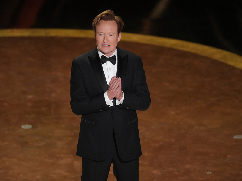Conan O'Brien moderierte die Oscarverleihung im Dolby Theatre in Hollywood. - Foto: Chris Pizzello/Invision/AP/dpa