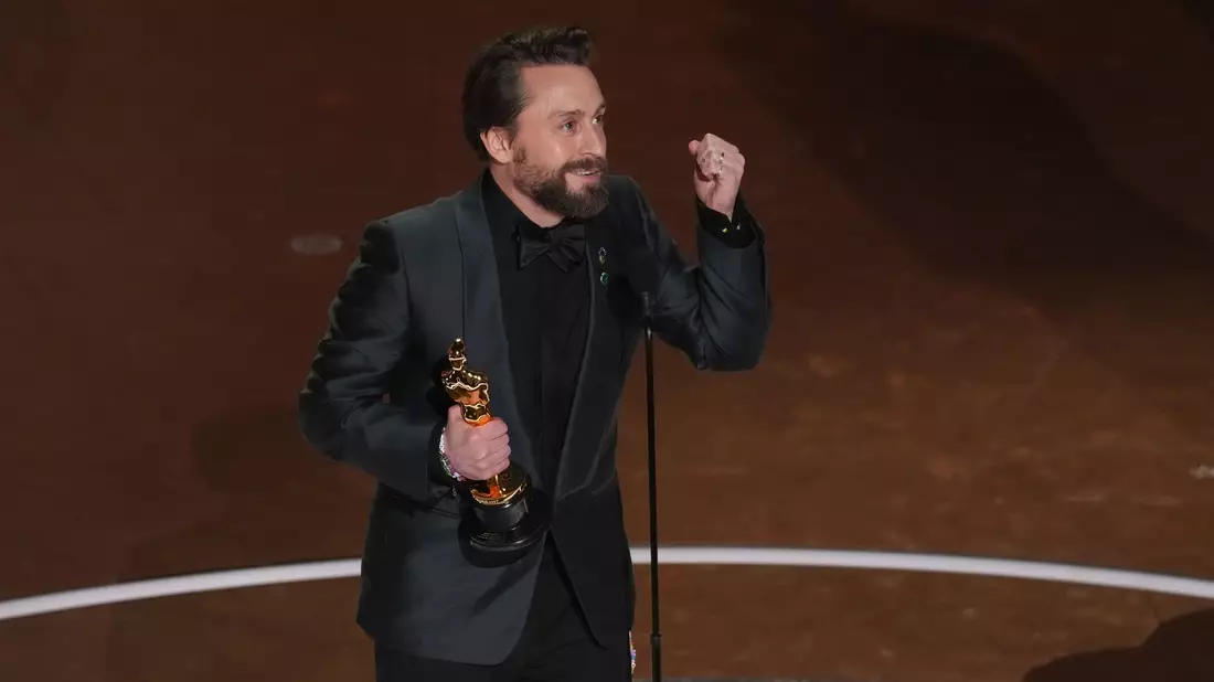 Kieran Culkin wurde als bester Nebendarsteller ausgezeichnet.  - Bild: Chris Pizzello/Invision/AP/dpa