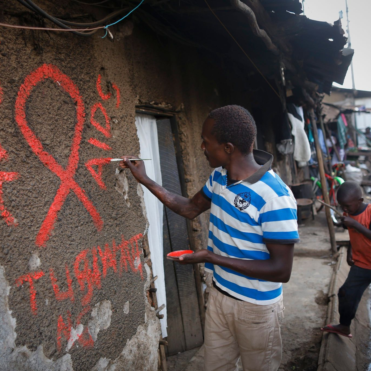 Ein Graffiti ruft zur Vermeidung von Aids auf (Archivbild) - Foto: picture alliance / dpa