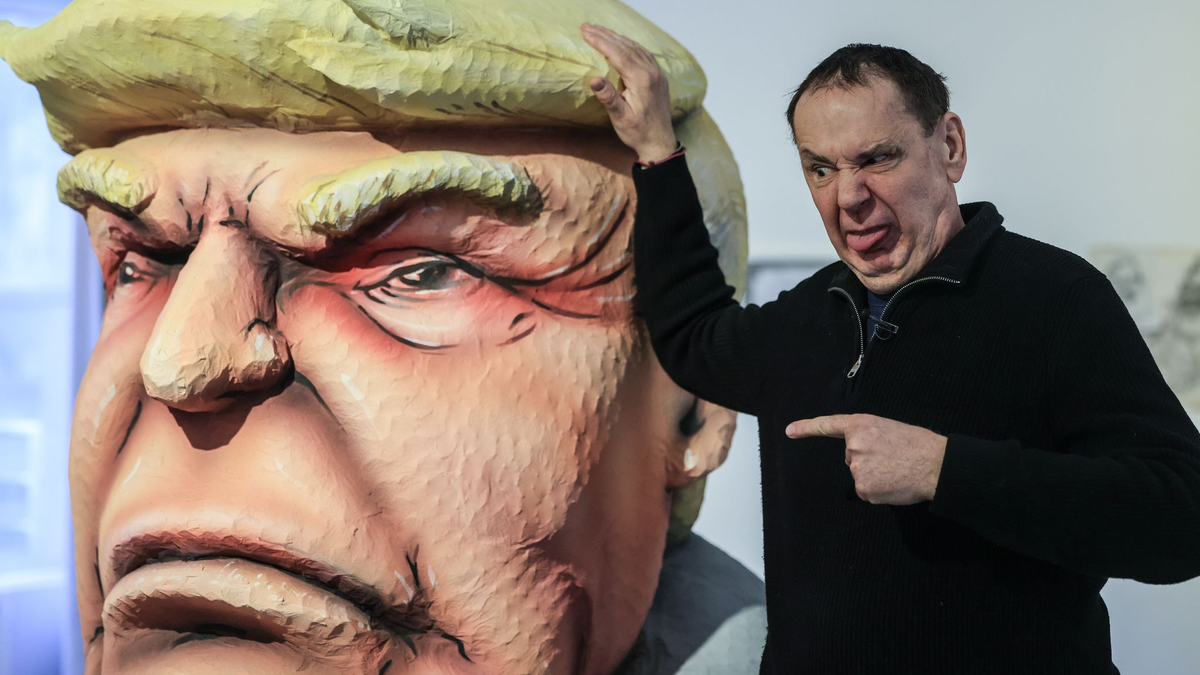 Der Düsseldorfer Wagenbauer Jacques Tilly hat für den diesjährigen Rosenmontagszug besonders harte Satire angekündigt. (Archivbild) - Foto: Oliver Berg/dpa