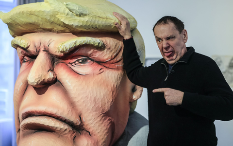 Der Düsseldorfer Wagenbauer Jacques Tilly hat für den diesjährigen Rosenmontagszug besonders harte Satire angekündigt. (Archivbild) - Foto: Oliver Berg/dpa