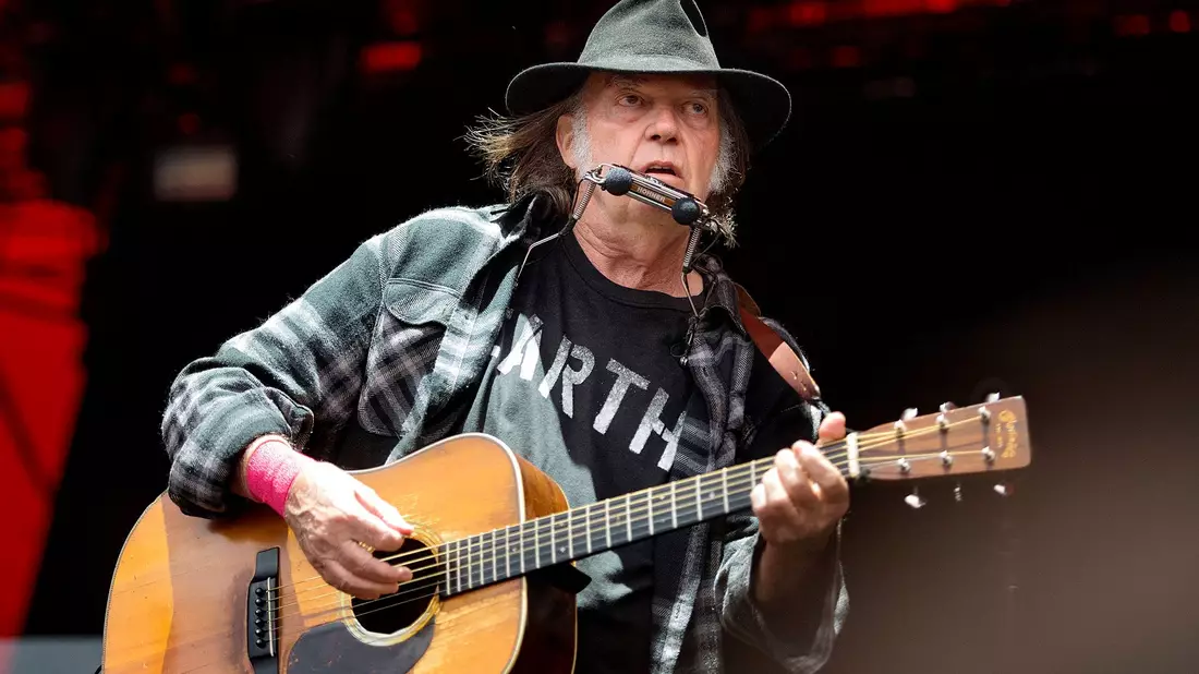 Neil Young möchte ein Konzert in der Ukraine spielen. (Archivbild) - Bild: Nils Meilvang/epa/dpa