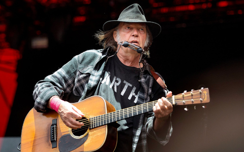 Neil Young möchte ein Konzert in der Ukraine spielen. (Archivbild) - Foto: Nils Meilvang/epa/dpa