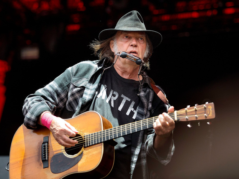 Neil Young möchte ein Konzert in der Ukraine spielen. (Archivbild) - Foto: Nils Meilvang/epa/dpa