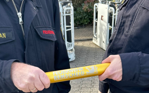 FW-RS: Staffelstab bei der Feuerwehr Remscheid übergeben - Foto: presseportal.de