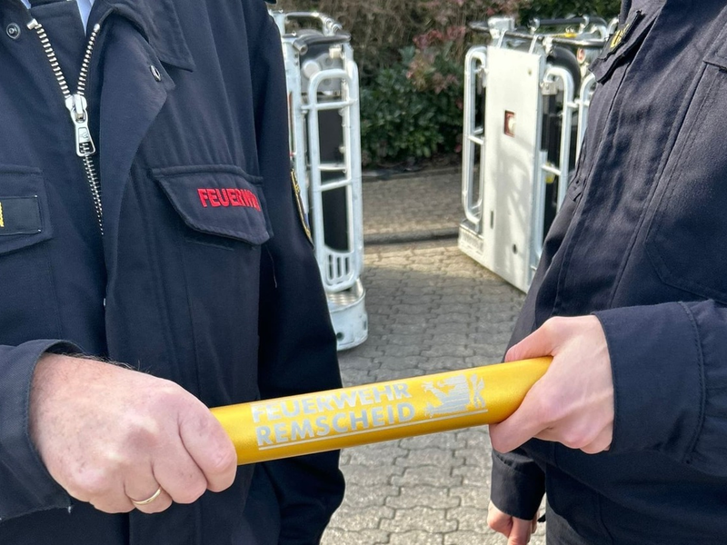 FW-RS: Staffelstab bei der Feuerwehr Remscheid übergeben - Foto: presseportal.de