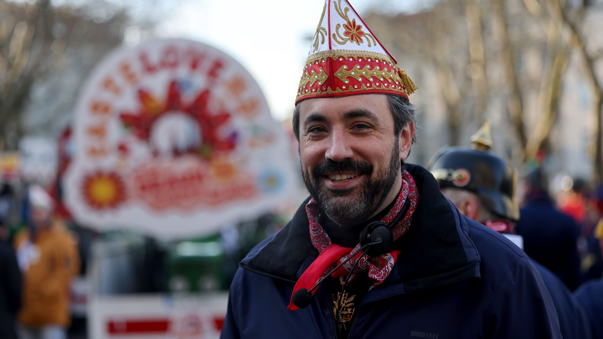 Der Kölner Zugleiter Marc Michelske erwartet aufgrund des guten Wetters viele Besucher.  - Foto: Oliver Berg/dpa