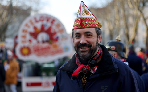Der Kölner Zugleiter Marc Michelske erwartet aufgrund des guten Wetters viele Besucher. - Foto: Oliver Berg/dpa Der Kölner Zugleiter Marc Michelske erwartet aufgrund des guten Wetters viele Besucher. - Foto: Oliver Berg/dpa