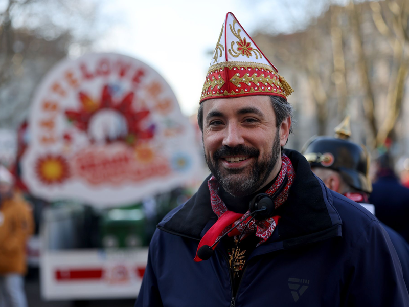 Der Kölner Zugleiter Marc Michelske erwartet aufgrund des guten Wetters viele Besucher.  - Foto: Oliver Berg/dpa