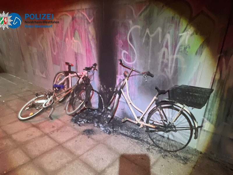POL-WAF: Ostbevern-Brock. Fahrräder zusammengebunden und angezündet - Foto: presseportal.de