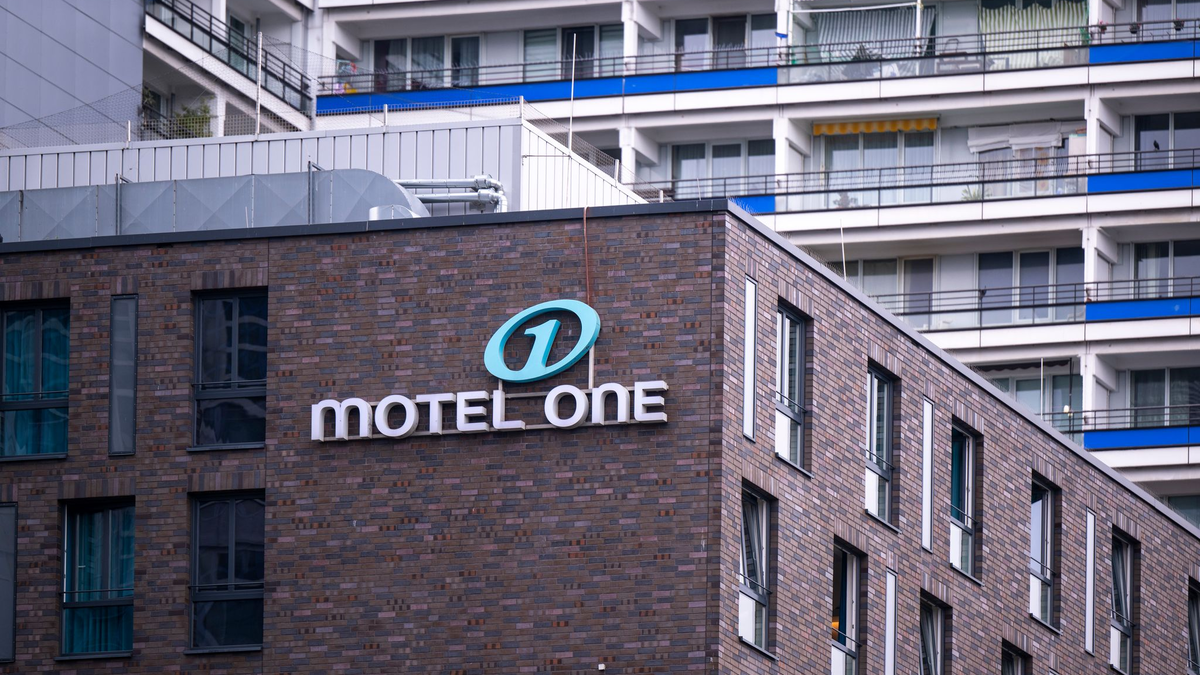 Ein Motel One in Berlin - inzwischen gibt es 99 Häuser in 13 Ländern. (Archivbild) - Foto: Monika Skolimowska/dpa