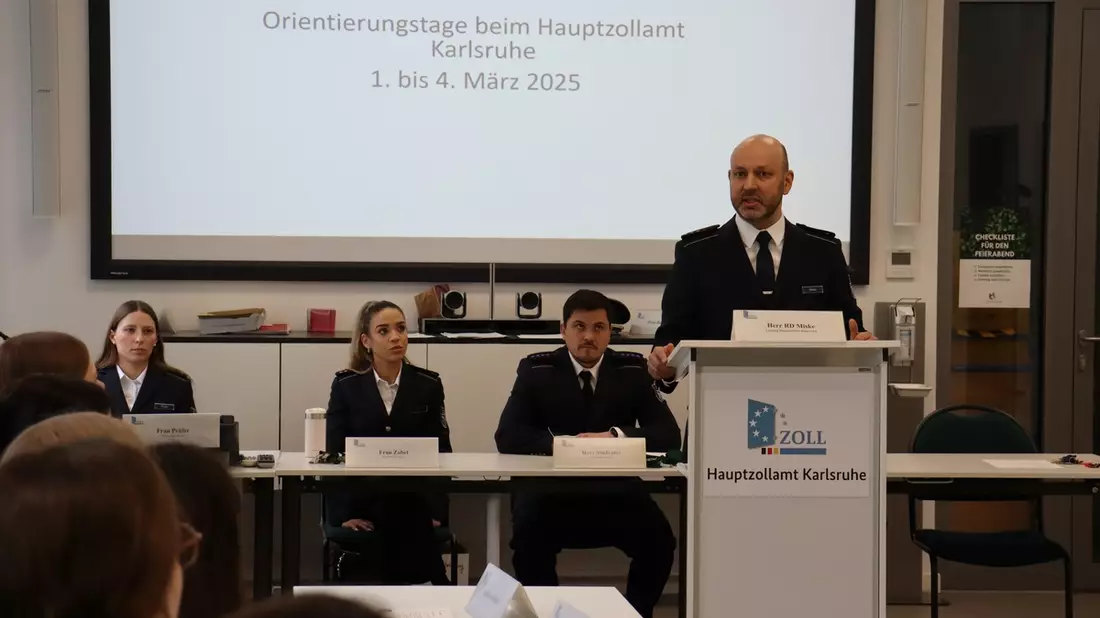 HZA-KA: Berufseinsteiger beim Hauptzollamt Karlsruhe / Jetzt Karriere beim ZOLL starten! - Bild: presseportal.de